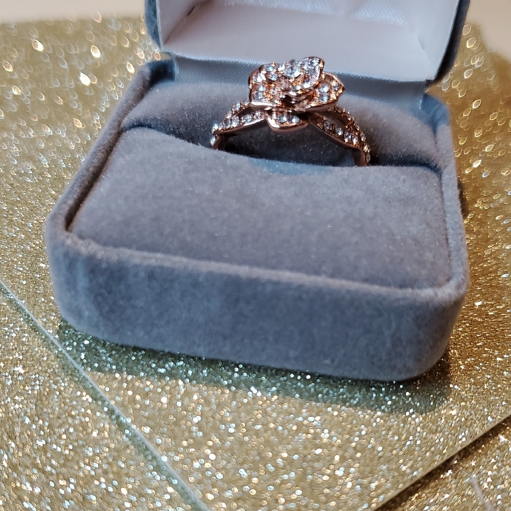Elegant Rose Gold Floral Ring